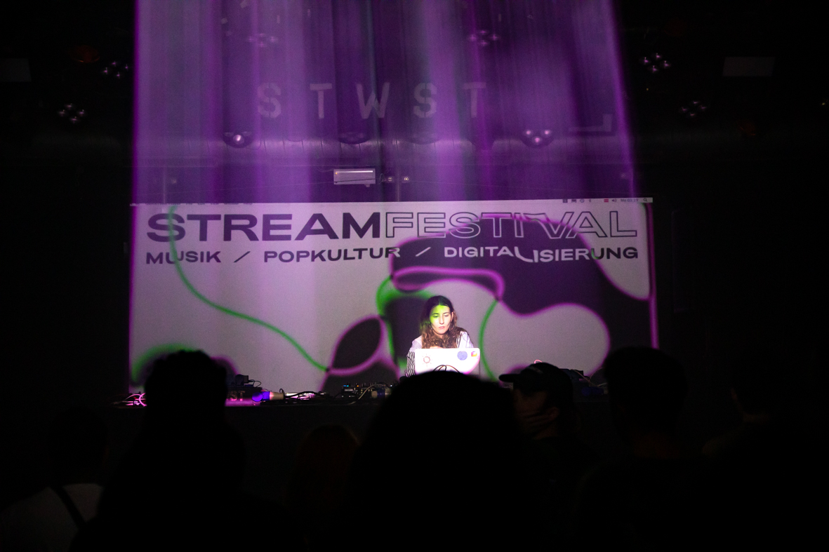 Stream Festival 2023: Elena Starlinger, subtext.at